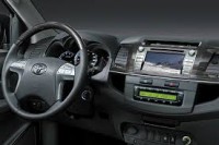 /album/fotogaleria/interior-hilux-jpg/
